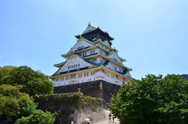 2． Osaka Castle