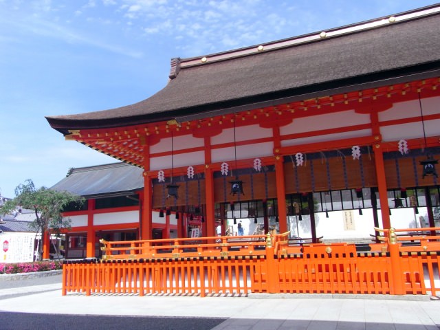 2. Yasaka Jinja